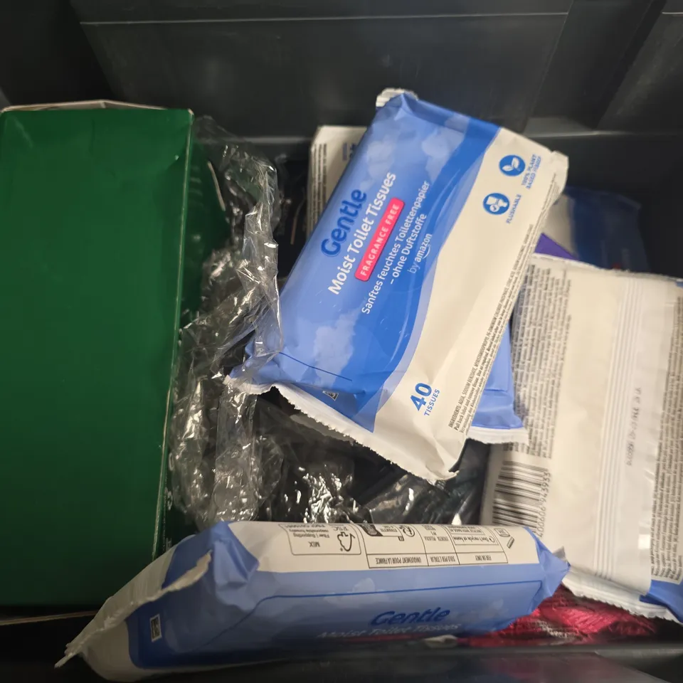 APPROXIMATELY 10 ASSORTED HEALTH & BEAUTY PRODUCTS TO INCLUDE cupping massage instrument, akt the deodorant balm, moist toilet tissues, ETC - COLLECTION ONLY