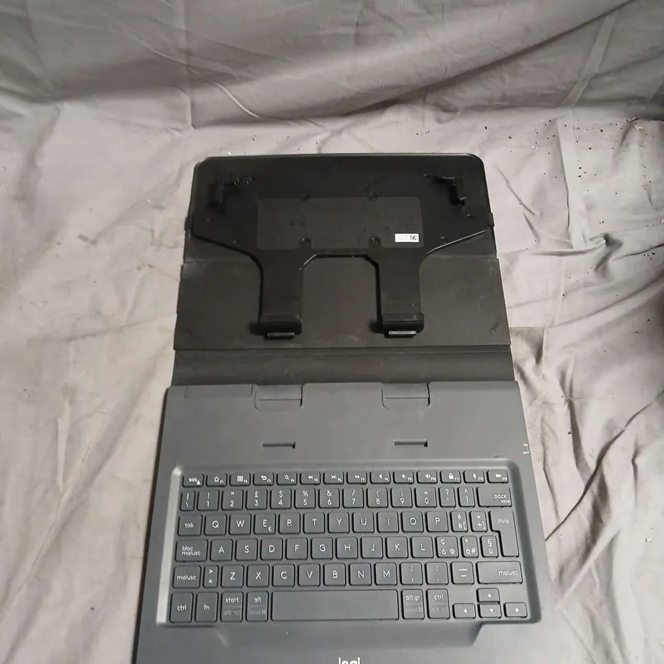 LOGI TABLET KEYBOARD DOCK WITH BUILT-IN SCREEN HOLDER – GREY Y-R0063