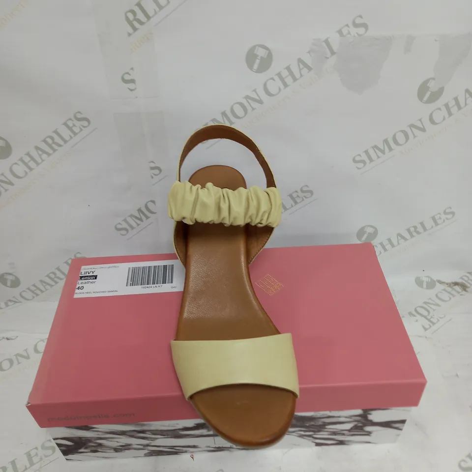 BOXED PAIR OF MODA IN PELLE HEELED SANDALS IN LEMON SIZE 7