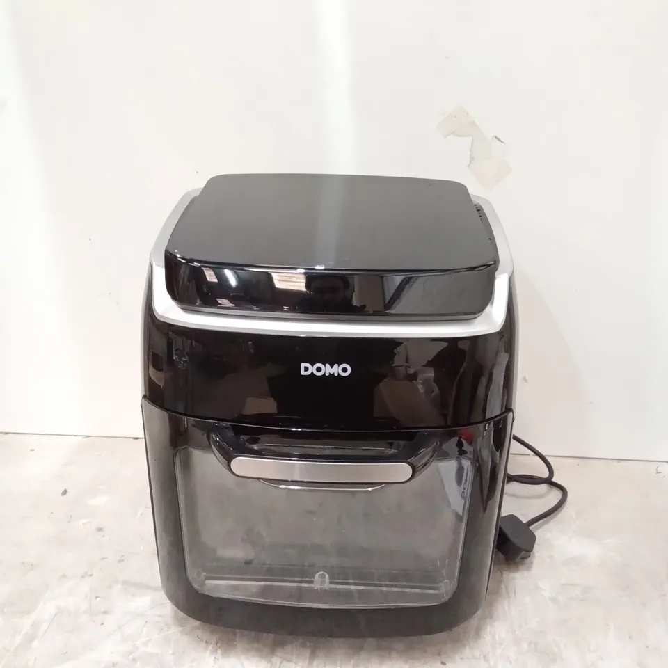 BOXED DOMO DELI FRYER WITH ACCESSORIES 
