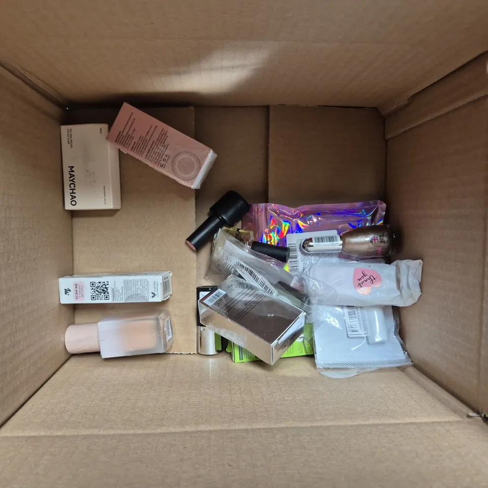 APPROXIMATELY 20 BOTTLES OF NAIL VARNISH TO INCLUDE MANICURIST, DISNEY PRINCESS AND ESSIE