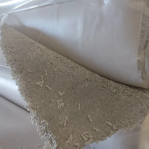 ROLL OF QUALITY ULTIMATE IMPRESSIONS PLUSH CARPET - APPROXIMATELY 2 x 4m