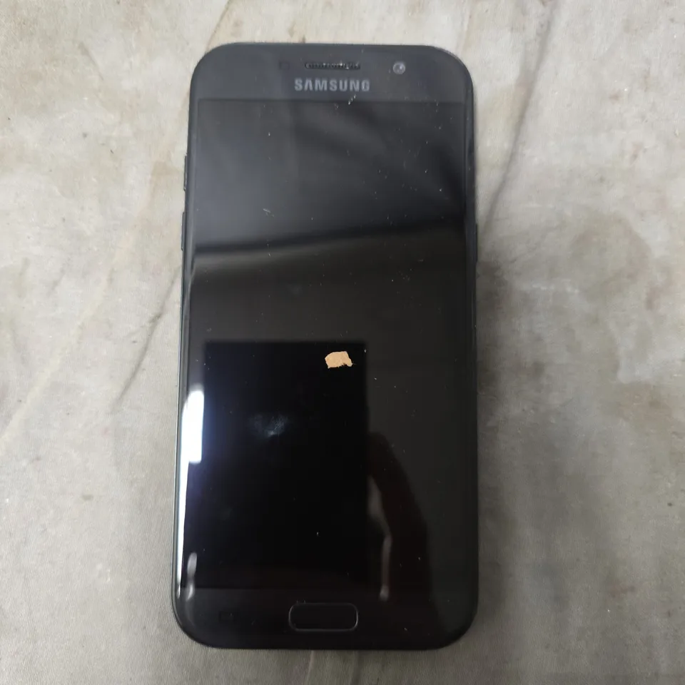 SAMSUNG GALAXY A5 (SM-A520F)