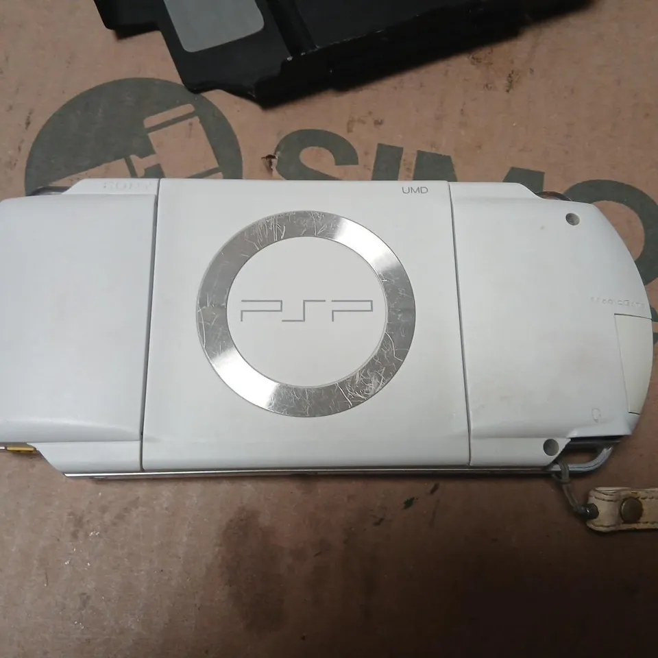 SONY PSP PLAYSTATION PORTABLE HANDHELD CONSOLE – WHITE