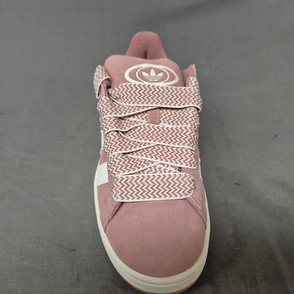 BOXED PAIR OF ADIDAS WOMEN'S CAMPUS 00S SHOES IN DUSTY PINK UK SIZE 7