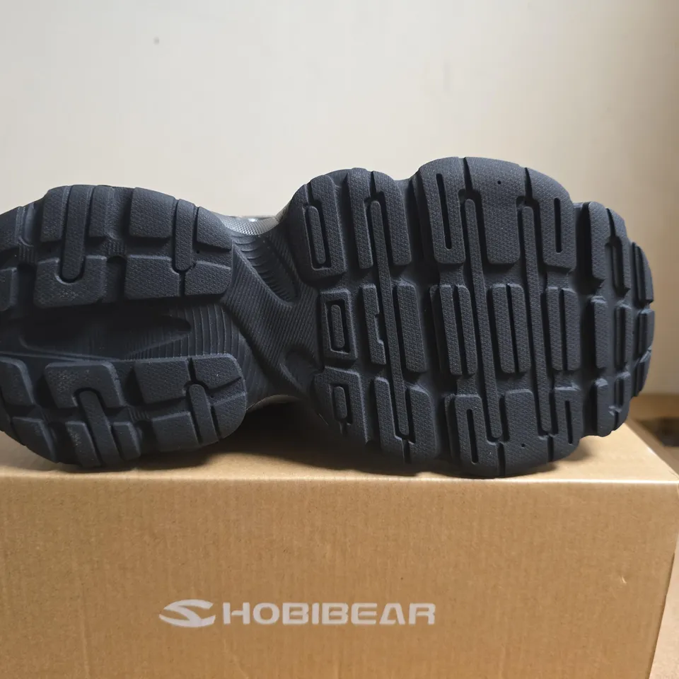 BOXED PAIR OF HOBIBEAR TRAIL RUNNING SHOES – SIZE UNSPECIFIED