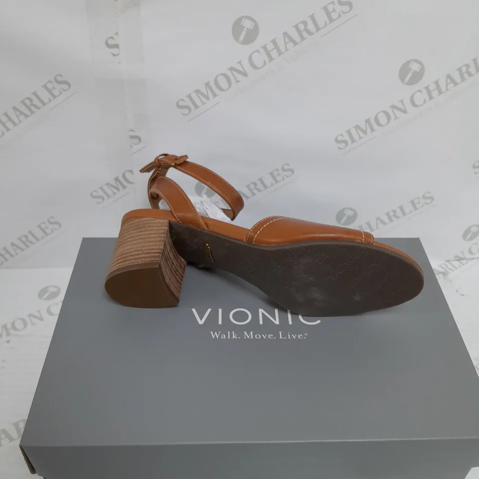 BOXED PAIR OF VIONIC TAN BLOCK HEELS SIZE UNSPECIFIED 
