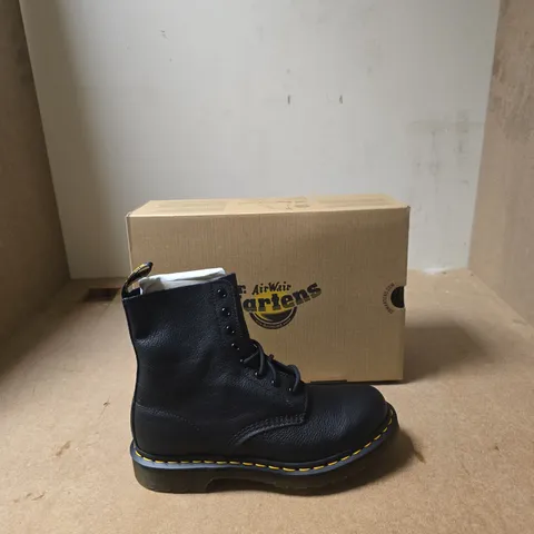 DR. MARTENS AIRWAIR BLACK LEATHER BOOTS - SIZE UK 6.5