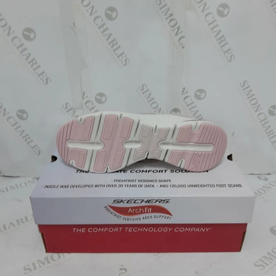 PAIR OF SKECHERS TRAINERS IN PALE PINK SIZE 6