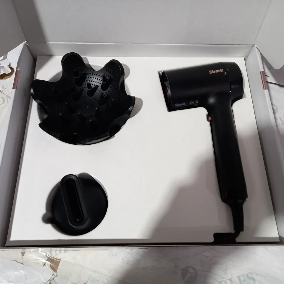 BOXED SHARK STYLE IQ HAIRDRYER & STYLER