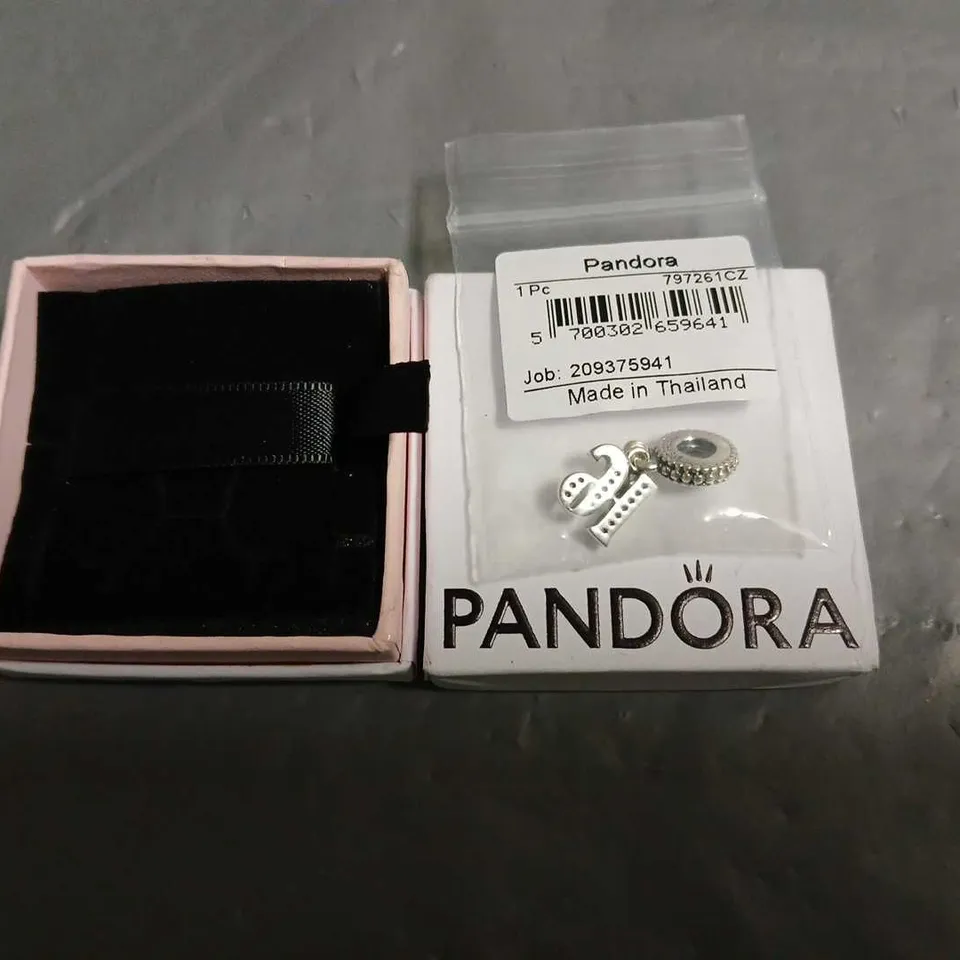 BOXED PANDORA 16 CHARM