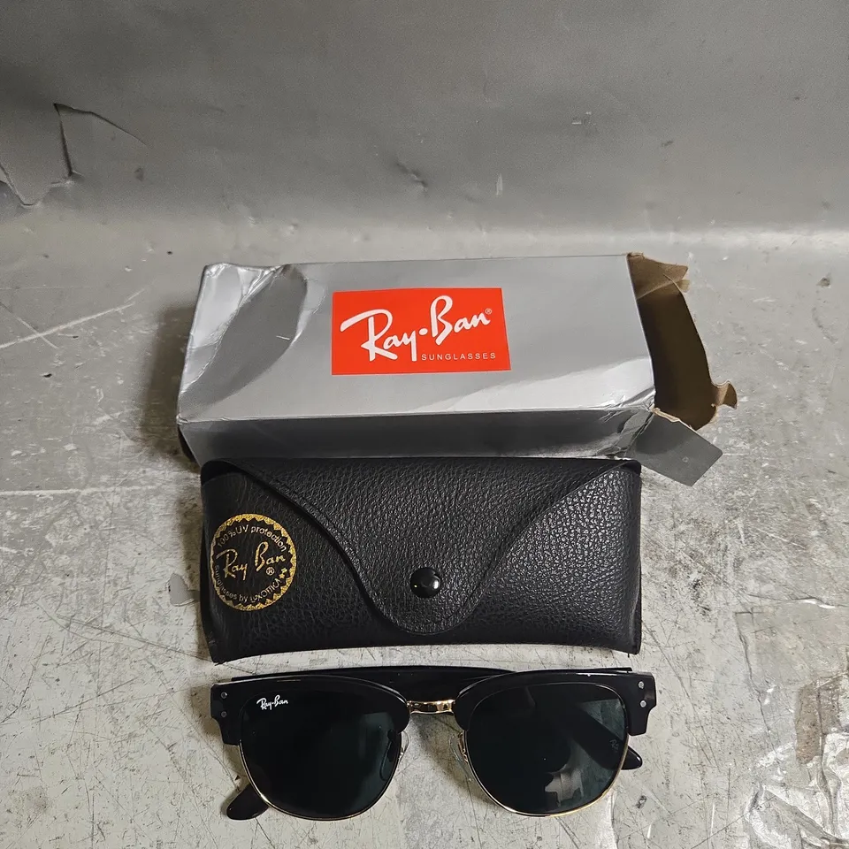 BOXED PAIR OF RAY BAN SUNGLASSES