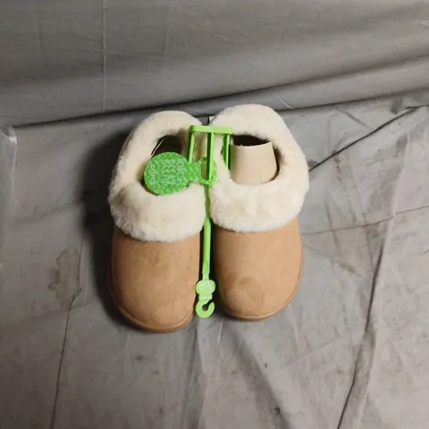 Crocs Kids' Vegan Suede Clog with Faux Shearling Lining β Brown UK 4β5