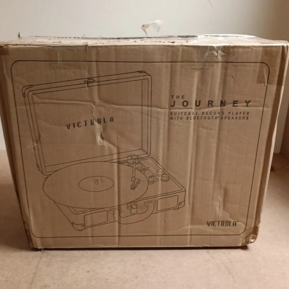 VICTROLA THE JOURNEY SUITCASE RECORD PLAYER – UNION JACK CASE