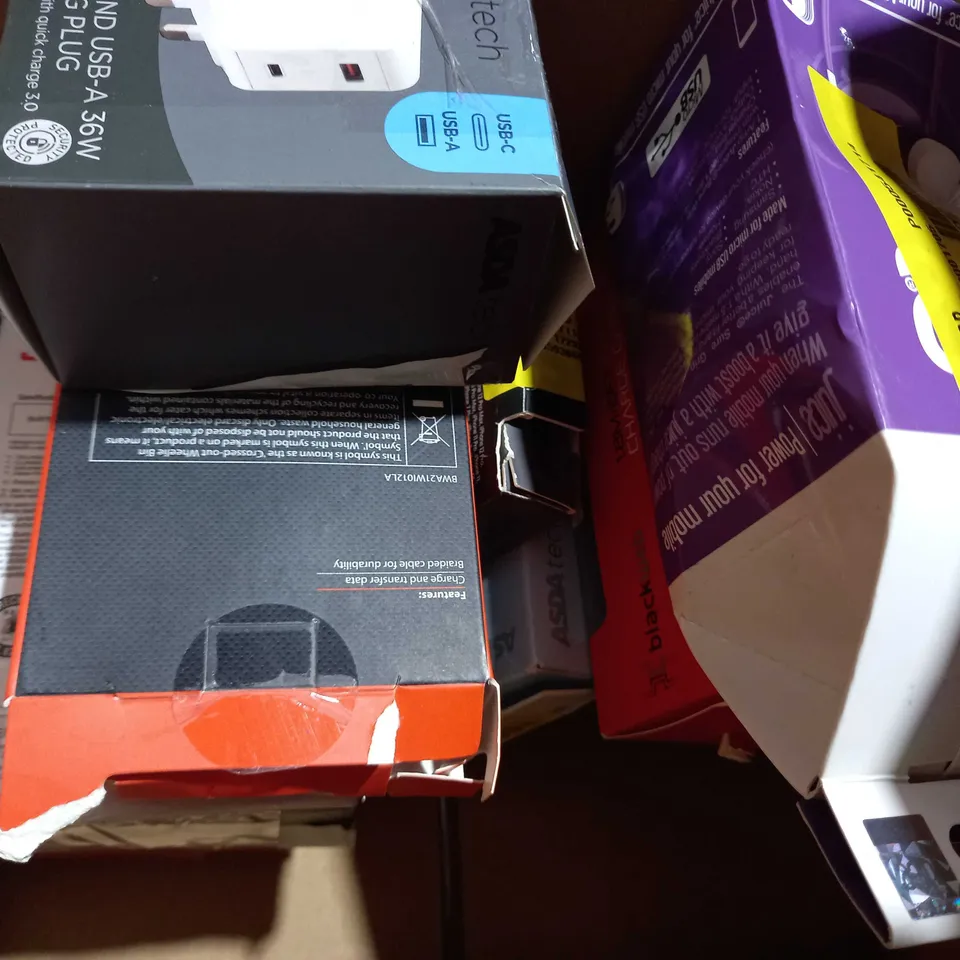BOX OF APPROXIMATELY 10 ASSORTED ELECTRICAL ITEMS TO INCLUDE BLACKWEB SYNC & CHARGE CABLE, MIXX 0X1 ON-EAR WIRED HEADPHONES, MIXX G# IN-EAR EARPHONES, ETC