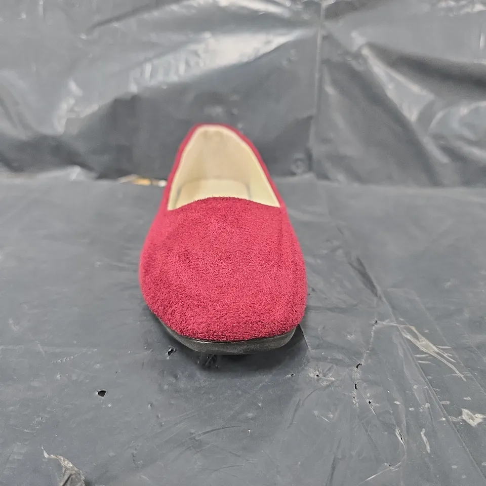 BOXED PAIR OF UNBRANDED LOAFERS SHOES IN WINE RED SIZE EU 39