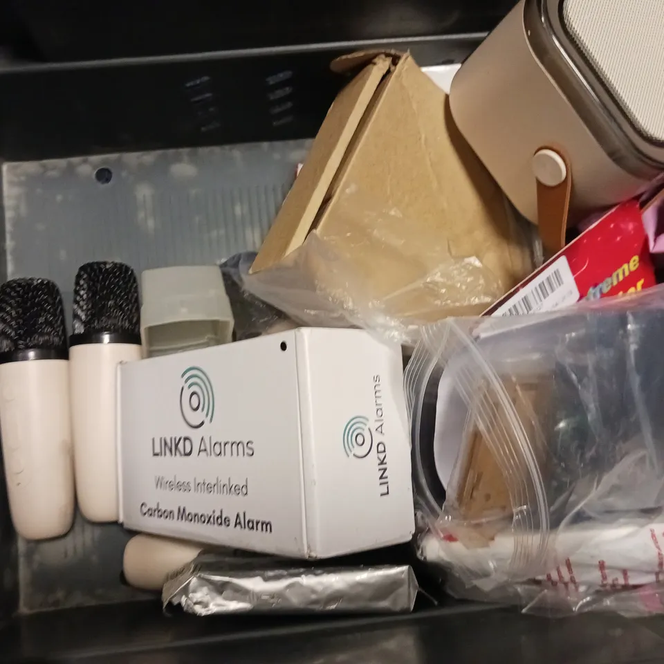 BOX OF APPROXIMATELY 12 ASSORTED ITEMS TO INCLUDE - SKY Q REMOTE , K12 SPEAKER , MULTIFUNCTIONAL FOLDING FAN ETC