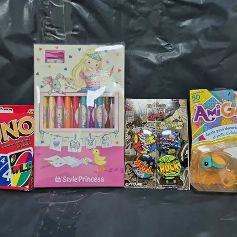 APPROXIMATELY 20 ASSORTED TOYS AND GAMES TO INCLUDE UNO, MARVEL BADGES, ETC