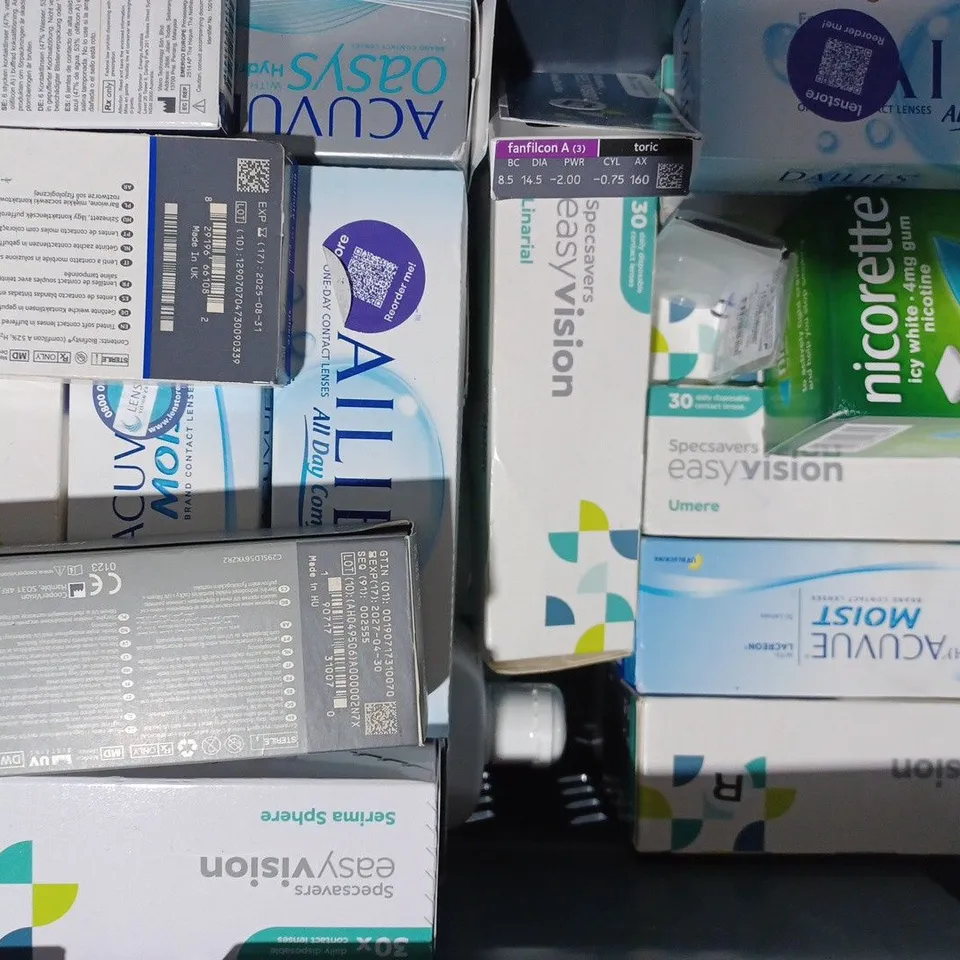 APPROXIMATELY 20 ASSORTED HOUSEHOLD ITEMS TO INCLUDE NICORETTE ICY WHITE GUM, EASYVISION CONTACT LENSES, ETC
