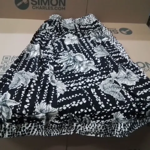 BOXED BRAND NEW APPROXIMATELY 4 JD WILLIAMS LINEN WRAP SKIRT MONO PRINT SIZE 10