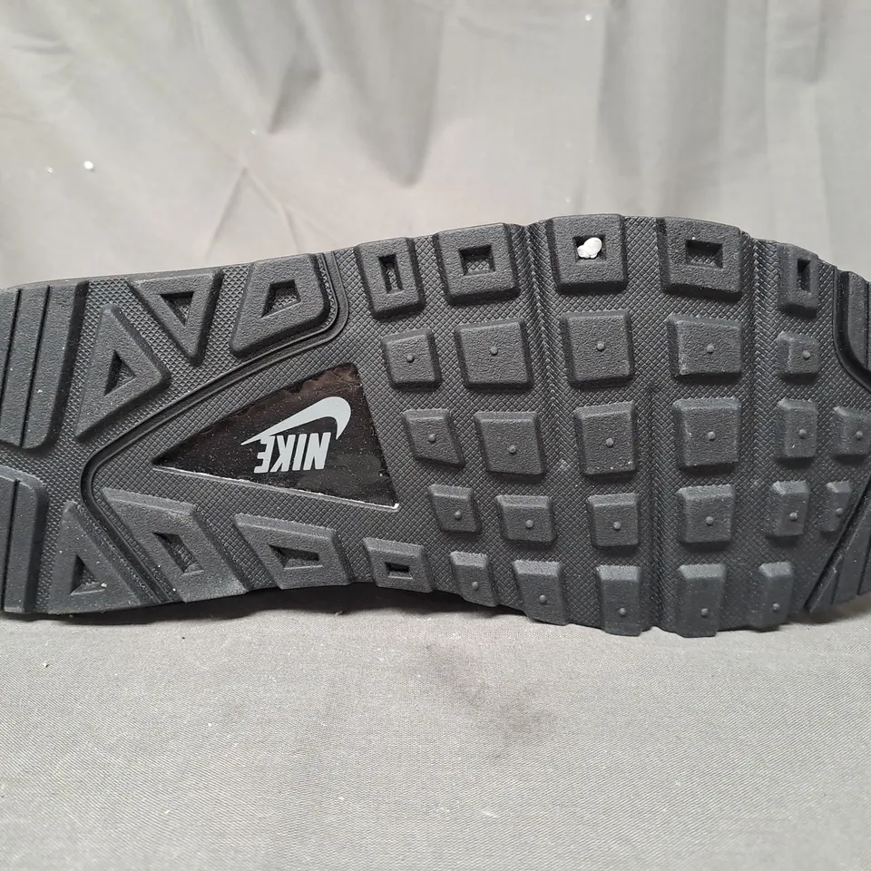 PAIR OF NIKE AIR MAX SHOES IN DARK GREY UK SIZE 7