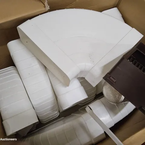 BOX OF WHITE PLASTIC 90° DUCTING CORNERS