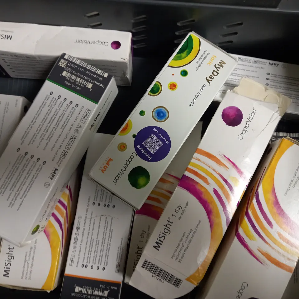 APPROXIMATELY 15 ASSORTED COOPER VISION 30PCS DISPOSABLE CONTACT LENS 