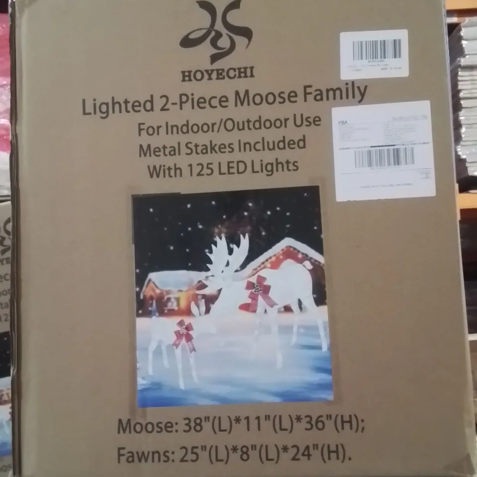 PALLET CONTAINING LARGE QUANTITY OF BOXED LIGHTED 2-PIECE MOOSE FAMILY GARDEN DECORATIONS 