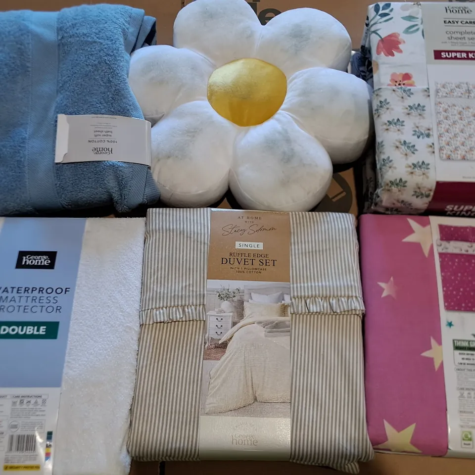 LOT OF APPROXIMATELY 13 ASSORTED BEDDING AND SOFT FURNISHING ITEMS TO INCLUDE TOWELS, DUVETS AND THROW