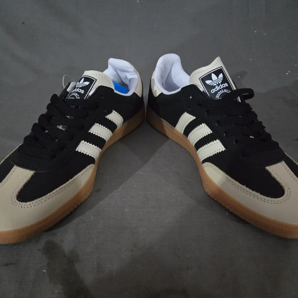 PAIR OF ADIDAS SAMBA SHOES IN BLACK/WHITE UK SIZE 5