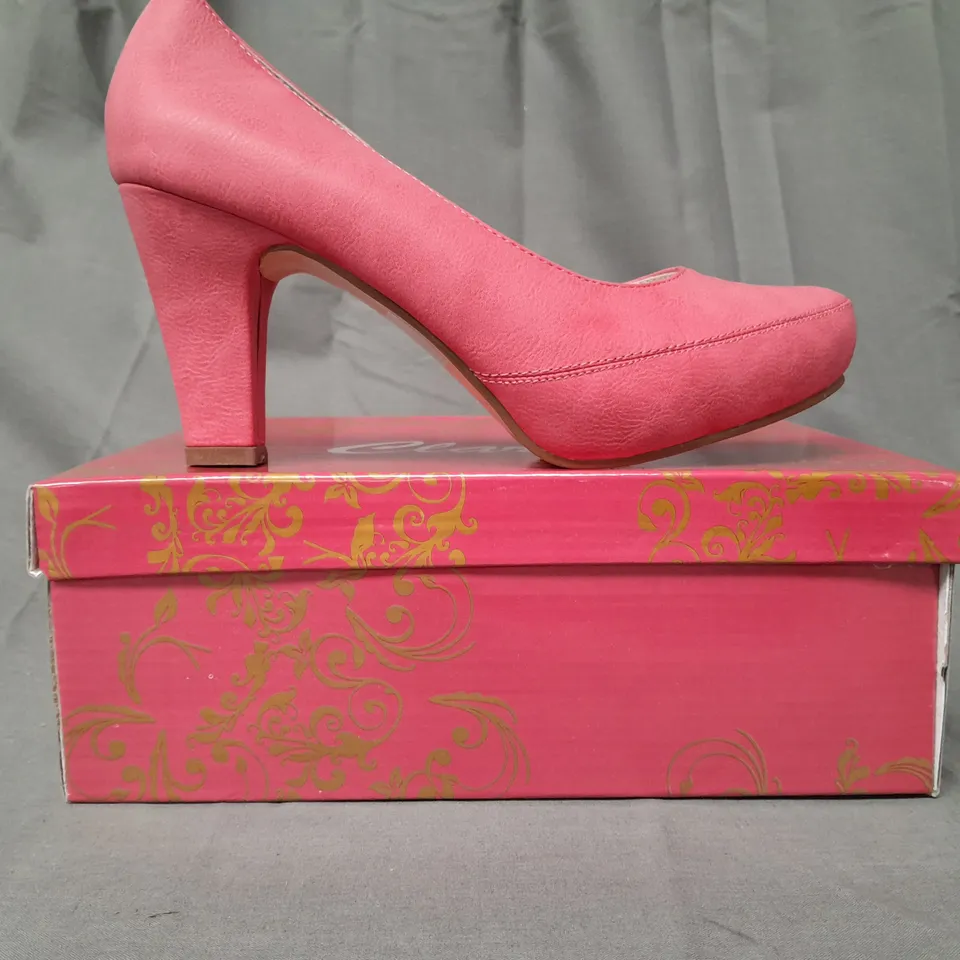 BOXED PAIR OF CLARA'S CLOSED TOE HEELED SHOES IN RED EU SIZE 37