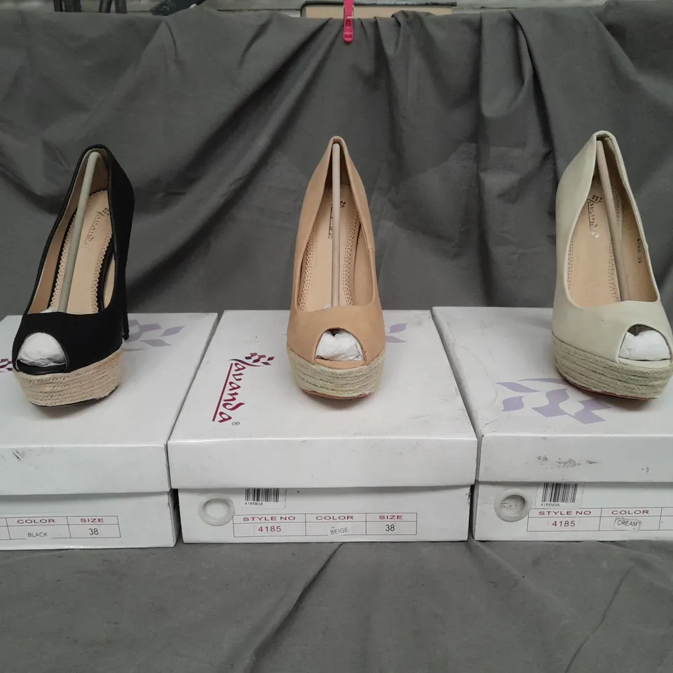 APPROXIMATELY 6 BOXED PAIRS OF PLATFORM OPEN TOE SHOES IN CREM BEIGE AND BLACK