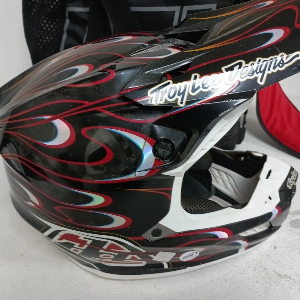 TROY LEE MOTO CROSS HELMET SIZE SMALL 