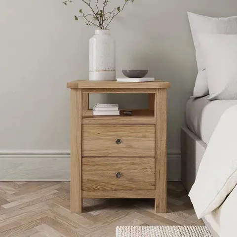 BOXED OLNEY 2 DRAWER BEDSIDE TABLE - MID OAK EFFECT (1 BOX)