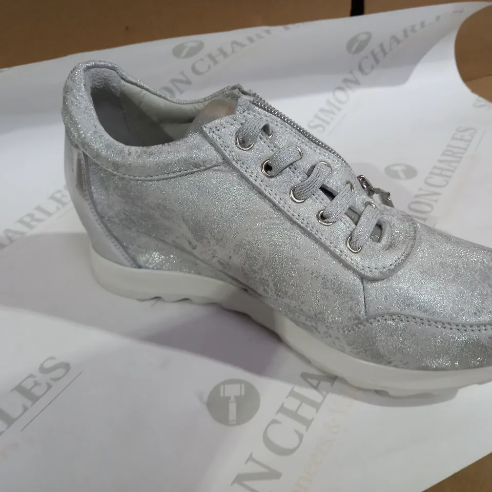 RUTH LANGSFORD WEDGE TRAINER - WHITE  PATENT EFFECT - SIZE 5