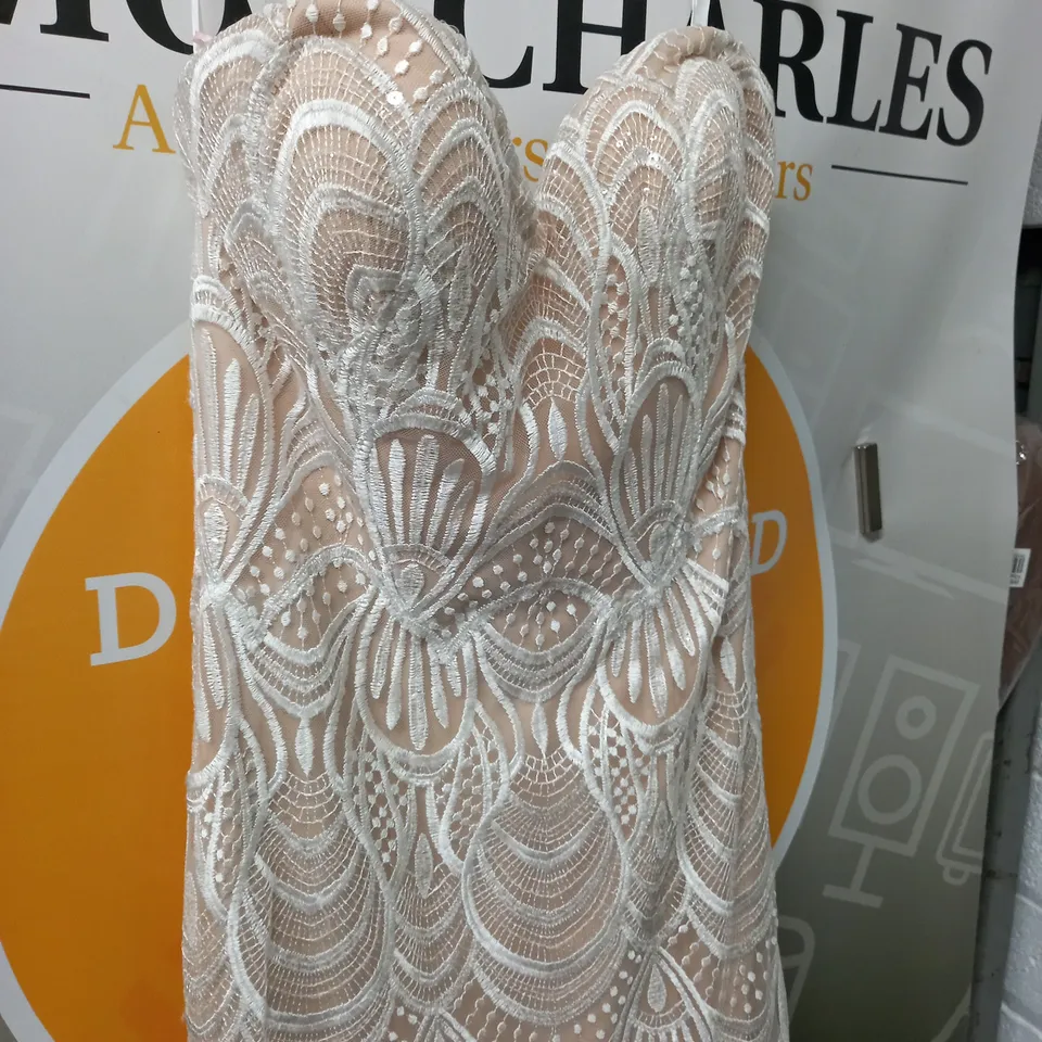 JUSTIN ALEXANDER WEDDING DRESS IN NUDE/IVORY - USA 10