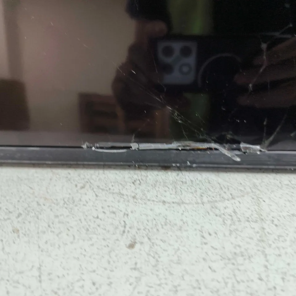 SAMSUNG 65-INCH UE65U8002FK LED TV – CRACKED SCREEN UNTESTED