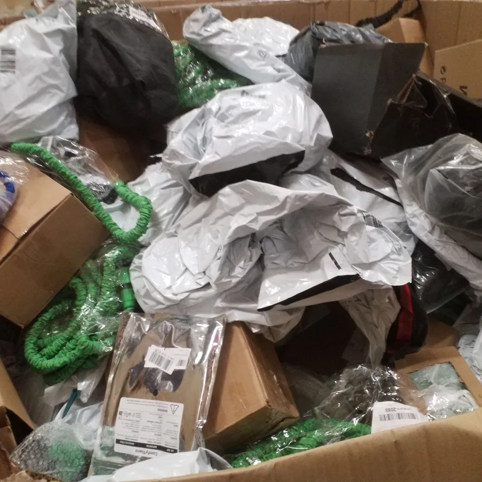 PALLET CONTAINING ASSORTED GARDEN HOSES & INFLATABLES 