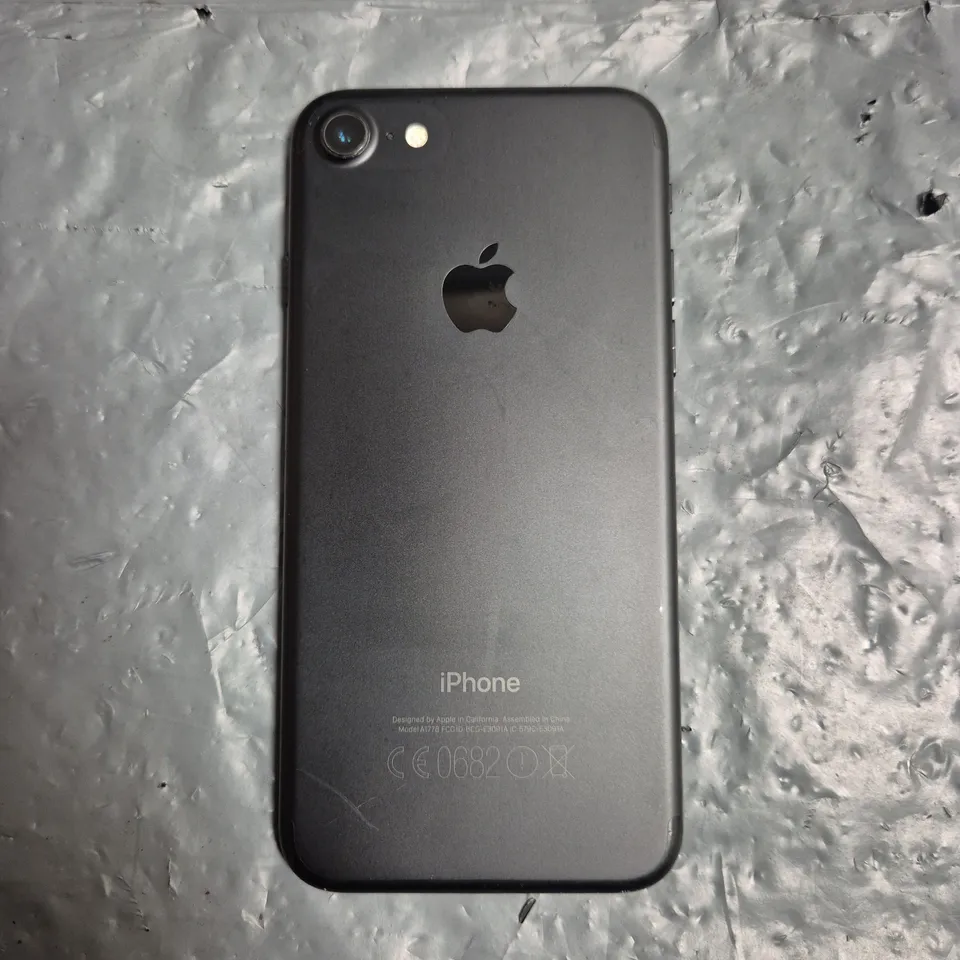APPLE IPHONE - A1778