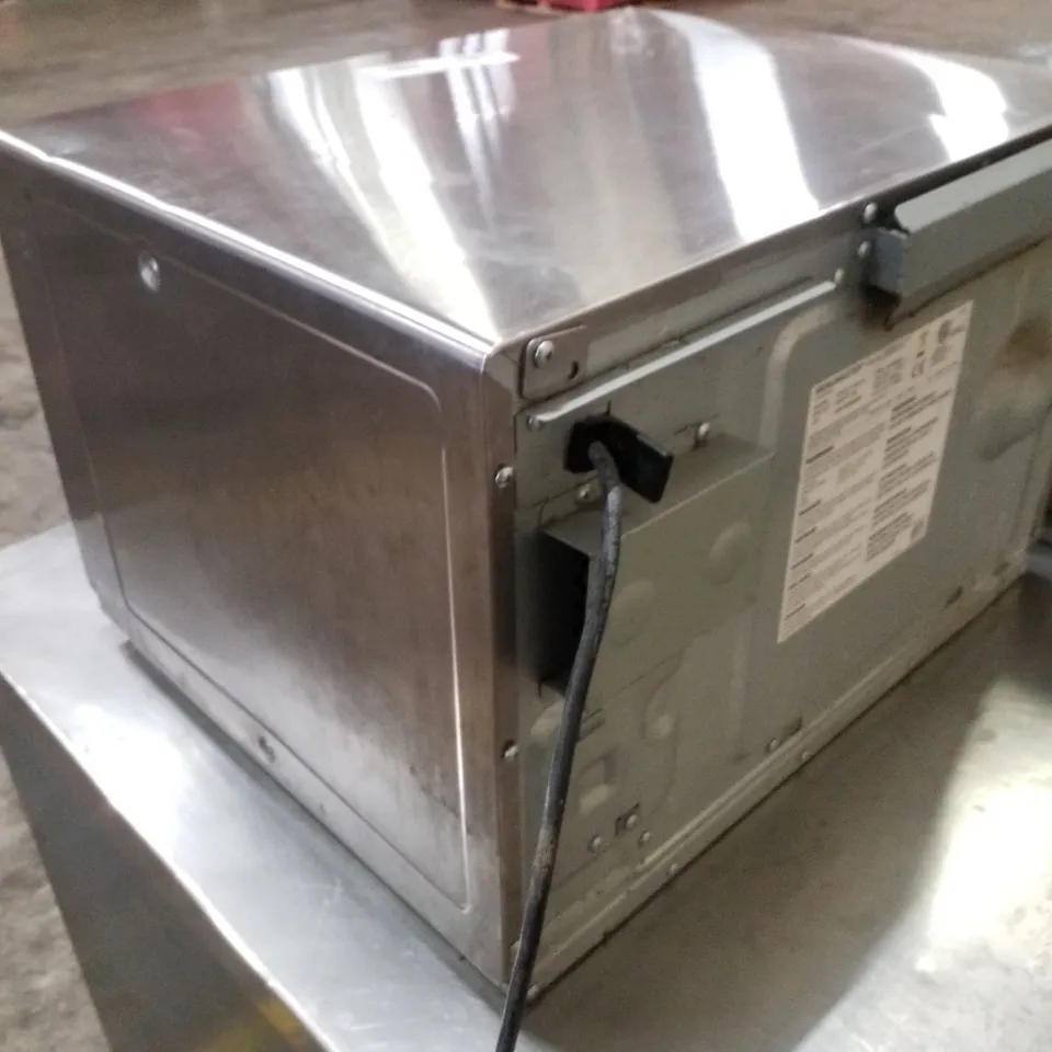 MENUMASTER COMMERCIAL MICROWAVE OVEN – MODEL RFS511TSW13