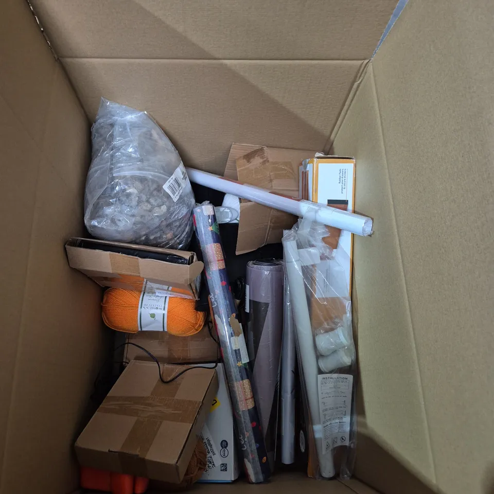 BOX OF APPROXIMATELY 20 HOUSEHOLD ITEMS TO INCLUDE KNITTING YARN, VEGGIE SLICER AND KITCHEN TONGS