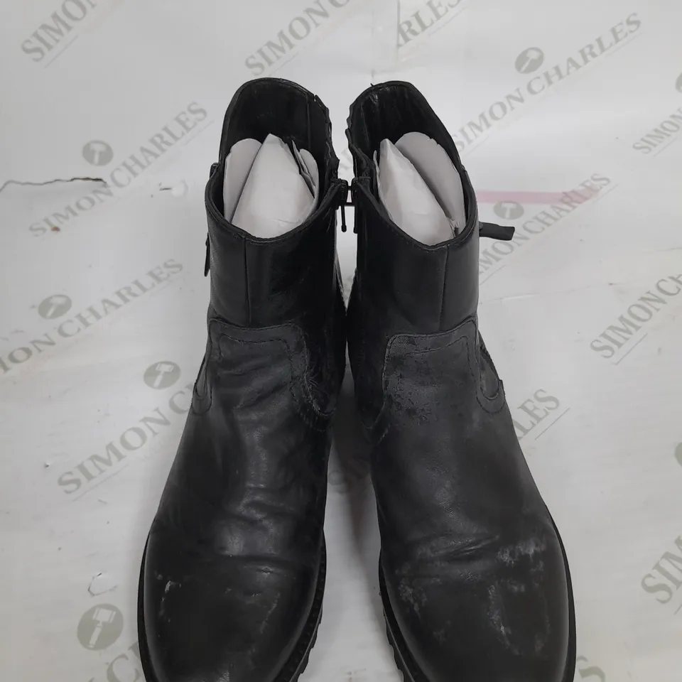 MODA IN PELLE ZIP BIKER BOOTS IN BLACK SIZE 6