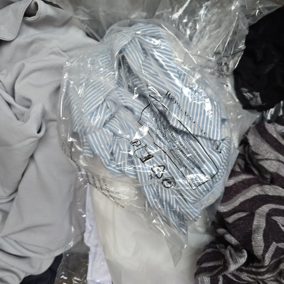 APPROXIMATELY 20 ASSORTED CLOTHING AND FASHION PRODUCTS IN VARIOUS STYLES AND SIZES - COLLECTION ONLY