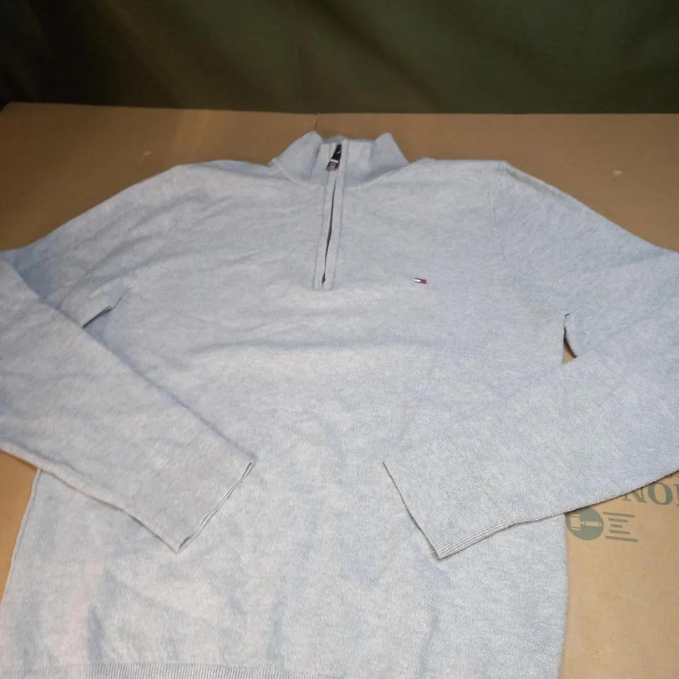 TOMMY HILFIGER 1/4 ZIPPED CARDIGAN SIZE L