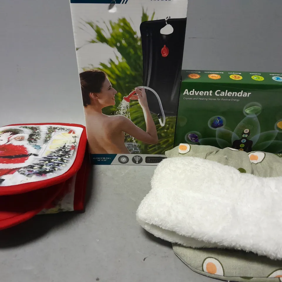 BOX OF APPROXIMATELY 8 ASSORTED ITEMS TO INCLUDE - ADVENT CALENDAR , BESTWAY SOLAR PRO , OVEN GLOVES ETC