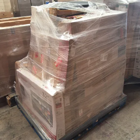 PALLET CONTAINING APPROXIMATELY 17 ASSORTED DAMAGED TVS