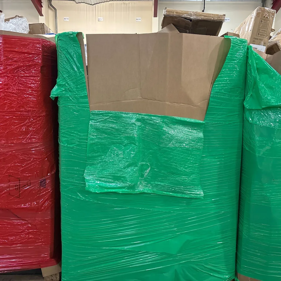 PALLET OF ASSORTED CONSUMER PRODUCTS TO INCLUDE: GOLF GREEN PUTTER TRAINERS, CORK YOGA MAT,ROLLER BLADES, ROUND METAL BALLOON ARCH KIT, GAMING MOUSE PAD ECT
