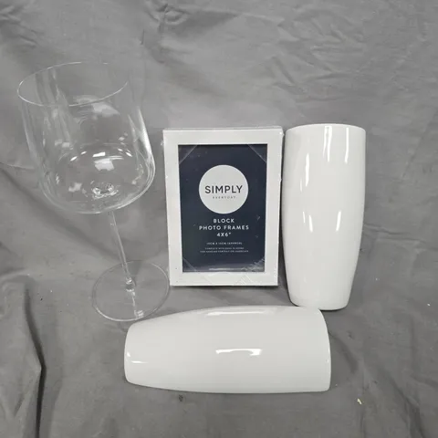 APPROXIMATELY 7 ASSORTED HOUSEHOLD PRODUCTS TO INCLUDE PHOTO FRAMES, WINE GLASSES ETC 