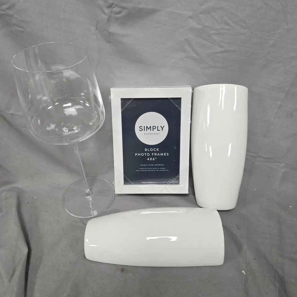 APPROXIMATELY 7 ASSORTED HOUSEHOLD PRODUCTS TO INCLUDE PHOTO FRAMES, WINE GLASSES ETC 