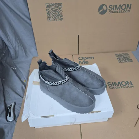 MELROSE GREY SLIP-ON SHOES – UK 6